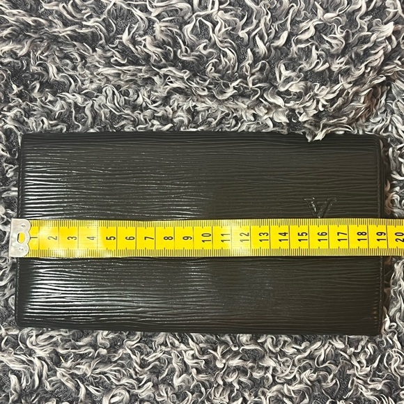 LV Epi Wallet 🖤 Vintage - Picture 9 of 9